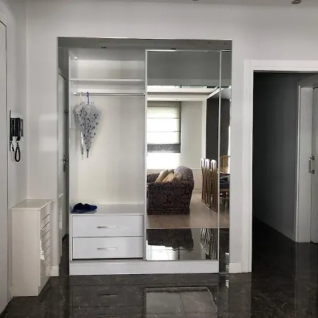Center Apartment *